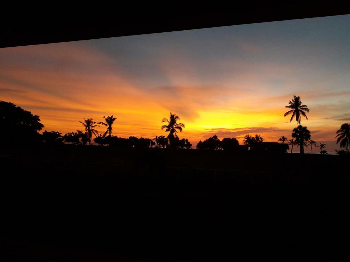 Wera Beach Kadumbul Exterior foto